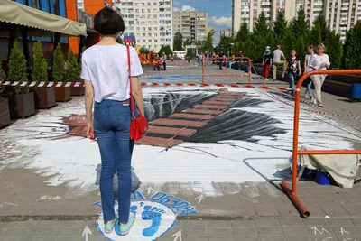 Первый наземный переход 3D в Москве напугал пешеходов: «Спотыкаемся» - МК