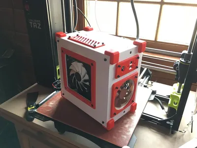 This outstanding PC case was completely 3D printed