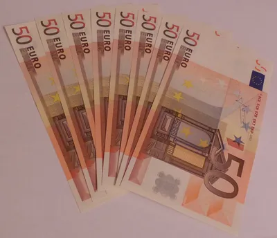 Person holding 50 euro bill photo – Free Deutschland Image on Unsplash