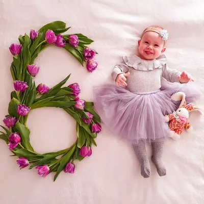 Дени 6 месяцев | Ежемесячные младенческие фото, Ежемесячные фотографий,  Новорожденные девочки