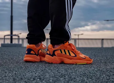 Мужские кроссовки Adidas (чёрные с белым) крутые повседневные спортивные  кроссы ДМ2035 топ (ID#1662967550), цена:  ₴, купить на 