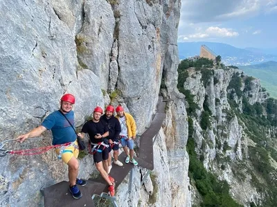 30-летняя туристка из Уфы сорвалась со скалы Ай-Петри в Крыму | Пикабу