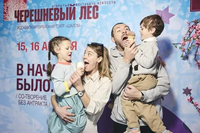 ФОТО: Денис Шведов впервые за долгое время вышел в свет с женой - MuzTube