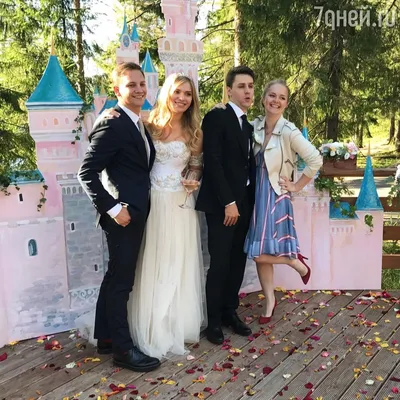 В Сеть просочились фото с пышной свадьбы внучки Алисы Фрейндлих - 7Дней.ру