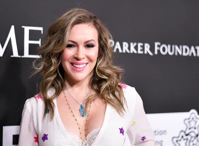 Alyssa Milano reveals COVID-19 diagnosis