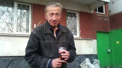 Спят усталые…алкаши в Анапе»: на улице Кати Соловьяновой проблема до сих  пор не решилась