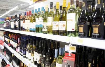 Россияне стали покупать больше алкоголя в маленькой таре — РБК