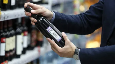 Правила этикетки: надпись о вреде алкоголя на бутылках увеличится | Статьи  | Известия