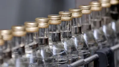 Ретейлеры предупредили о дефиците крепкого алкоголя к Новому году — РБК