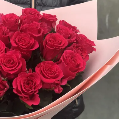 Купить высокие алые розы 60 см. №305 недорого с доставкой по Екатеринбургу  - Свой Цветной