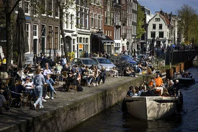 Amsterdam: Smoke and Lounge City Boat Cruise | GetYourGuide