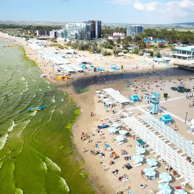 Анапа сейчас не для слабонервных, но народ развлекается как может