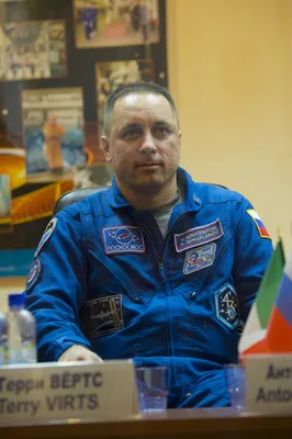 Файл:МКС-30 в выход в открытый космос Олег Кононенко и Антон Шкаплеров  — Wikimedia Commons