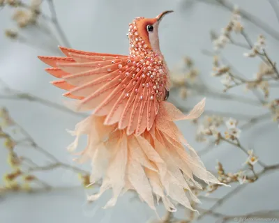 Прекрасная весенняя маленькая птичка. летающий красный воробей или голубь с  зелеными крыльями. симпатичные детские наклейки и открытки | Премиум векторы