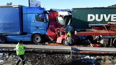 Купил новую машину и сразу же разбил. Топ-9 курьезных аварий :: Autonews