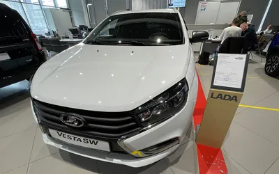 АвтоВАЗ» показал Lada Vesta SW для «Барби»: шутку оценили не все