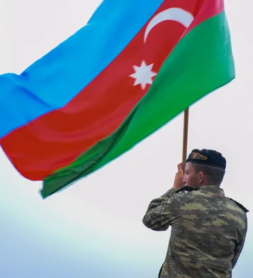 File:Azeri flag. Baku. Азербайджанский флаг. Баку - panoramio (2).jpg -  Wikimedia Commons