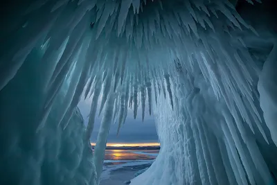 Хрустальный мир Байкала: где можно увидеть знаменитый прозрачный лед,  пузырьки, сокуи и ледяные гроты? | Надюшка-путешественница | Дзен