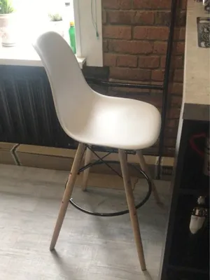 Интерьерный дизайнерский барный стул Eames Long Mold, на четырех ножках,  для барных стоек 90-105 см, белый (выбор цвета) - купить по выгодной цене |  ◔ UrbanWay ◕ кухонные и барные стулья, кресла, столы в Воронеже