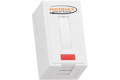 Настенная розетка NIKOMAX 1 порт, полный экран, со шторкой, белая  NMC-WO1SD2-FT-ST-WT - выгодная цена, отзывы, характеристики, фото - купить  в Москве и РФ