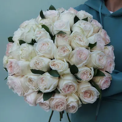 35 белоснежных роз в корзине  Br ❀ Цветочная мастерская Флореаль