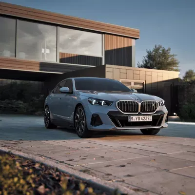 BMW at CES 2022. The BMW iX Flow featuring E Ink.