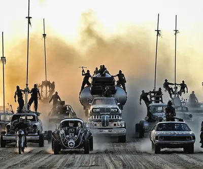 Автомобили из фильма «Безумный Макс: Дорога ярости» выставили на продажу |  КиноТВ