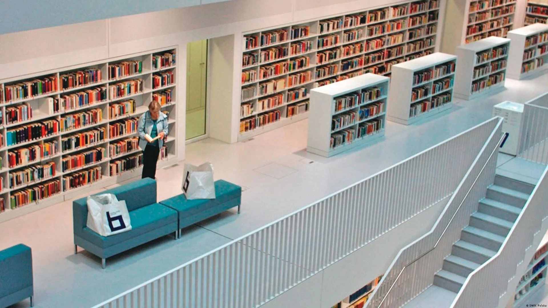 Библиотека 48 2. Городская библиотека Штутгарта. Библиотека в Германии. Библиотека в Штутгарте Германия. Самая фотогеничная библиотека.