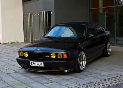 File:BMW E34  - Wikimedia Commons