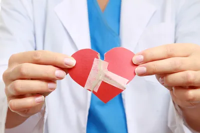 Как понять, что болит сердце - симптомы и признаки болезни | Клиника  МедПросвет