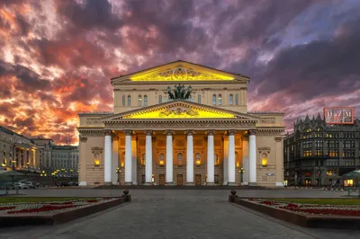 Огромные очереди в Большой театр попали на видео. Что вообще происходит |  РБК Life