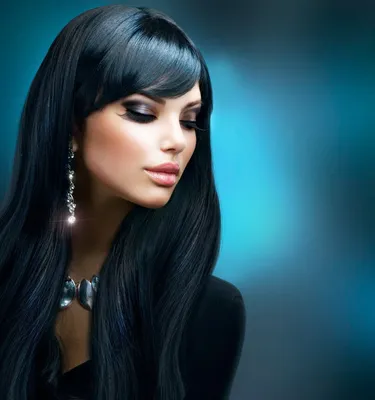 Фото портрет девушки-брюнетки с длинными волосами из портфолио модели