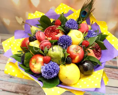 Съедобный Букет из фруктов, лилии и суккулента купить в Москве с доставкой  недорого