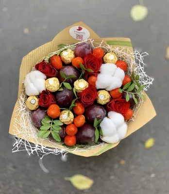 Фруктовый букет с гранатом, мандаринами, гренадиллой и ягодами - БорщБукет  | Букеты из овощей и фруктов | Краснодар