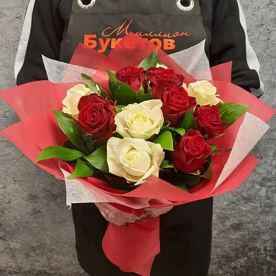 Букет из 15 импортных, алых роз "Для любимой" купить в Краснодаре на 14  февраля ✓ Лаборатория праздника Holiday