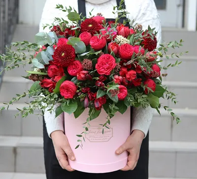 Боска: цветы в шляпной коробке за 5590 по цене 5590 ₽ - купить в RoseMarkt  с доставкой по Санкт-Петербургу
