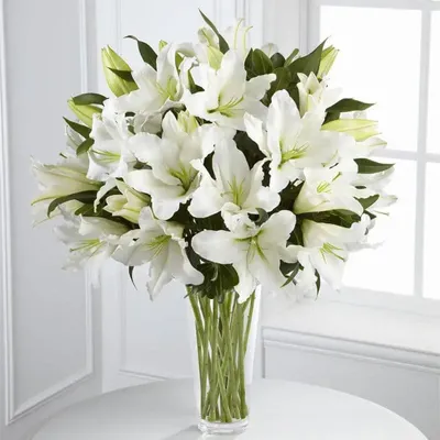 Букет из 11 белых лилий - Доставка свежих цветов в Красноярске