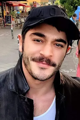 Бурак Дениз söyleşi 😉 #burakdeniz #gqturkiye #actor #turkishman #bizimhikaye #asklaftananlamaz #tat… | Американское ТВ-шоу, Красивые актеры, Самые красивые актеры