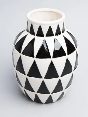 Ваза керамика 15х15х20см треугольники черно-белый