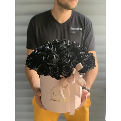 Букет 19 черных роз с гипсофилой купить с доставкой в СПб