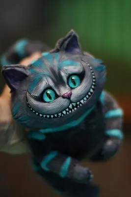 Обои на рабочий стол Чеширский Кот / Cheshire Cat улыбается Alice / Алисе  из фильма «Алиса в стране чудес» / «Alice in Wonderland», обои для рабочего  стола, скачать обои, обои бесплатно