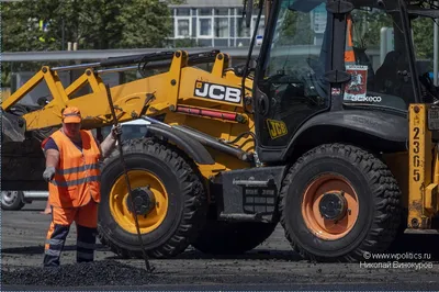 День автомобіліста і дорожника — професійне свято працівників  автомобільного транспорту і дорожнього господарства України. — Гайсинська  районна державна адміністрація