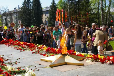 Вечный огонь зажгли только через 11 лет после Победы. И навсегда