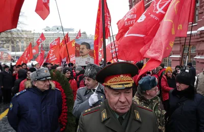 На Красной площади отметили день рождения Сталина: кадры шествия