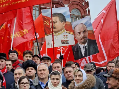 В центре Москвы отметили день рождения Сталина: кадры шествия
