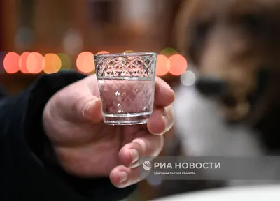 Пьянящие открытки и хмельные стихи в День рождения водки для россиян 31  января