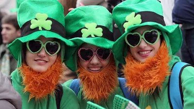Что пьют в День Святого Патрика? Традиционные напитки и еда в любимый  ирландский праздник