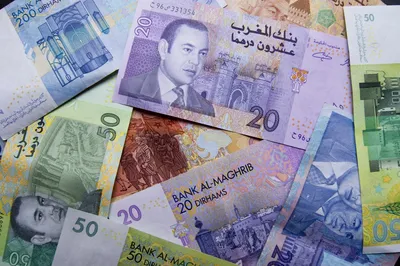 Банкноты разных стран лежат россыпью…» — создано в Шедевруме