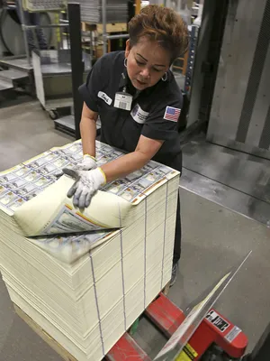 Как делают деньги: в США печатают новые $100 (ФОТО) - Финансы bigmir)net