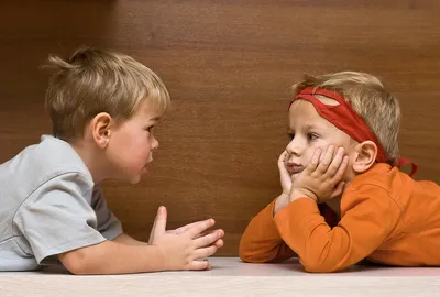 Дети могут быстро придумать собственный язык жестовForPost - Образование |